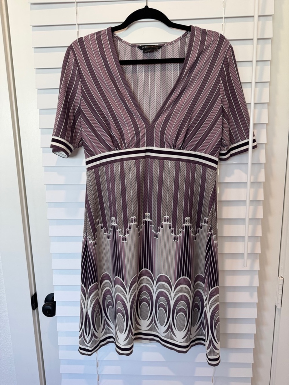 BCBGMaxAzria Art Deco Print Empire Dress Women’s Medium V-Neck Short Sleeve